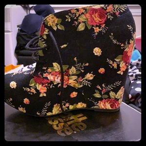 Floral bootie